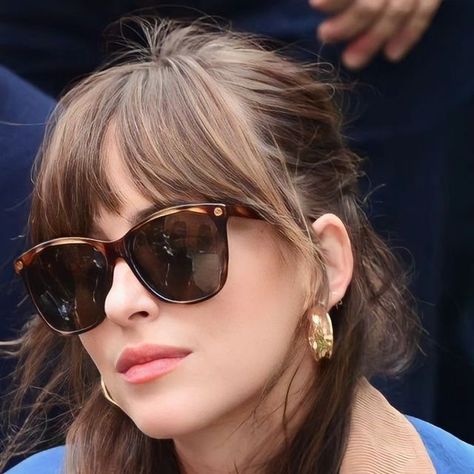 ᴅᴀᴋᴏᴛᴀ ᴊᴏʜɴsᴏɴ ♡ on Instagram: "Another day, another look, Dakota Johnson September 2, 2023 at the Telluride Film Festival 🎞✨  -  ‼️I’m not the real Dakota Johnson, This is a fan page, for fans 🤍 ‼️ #anastasiasteele #seattlelife #brunette #bangs #notereal #dakota #dakotajohnson #edit #aesthetic #fiftyshadestrilogy #noterealphoto #womanpower" Dakota Johnson Bangs, Dakota Johnson Hair, Brunette Bangs, Telluride Film Festival, Long Bob With Bangs, I Like Your Hair, Bangs With Medium Hair, Edit Aesthetic, Voluminous Hair