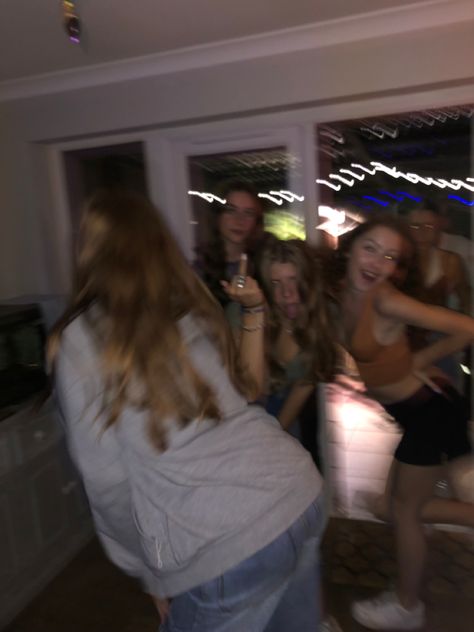 Teen Party Aesthetic, Party Tips And Tricks, House Party Aesthetic, House Party Outfit, Friends Uk, Uk Parties, High School Parties, Blurry Aesthetic, Teenage Parties