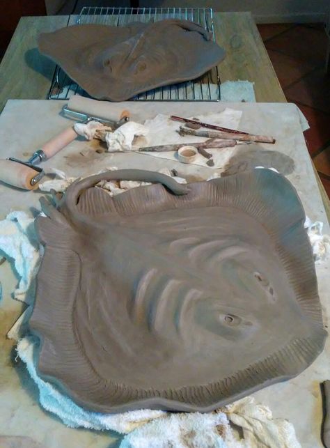 Stingray Clay Sculpture, Ceramic Stingray, Stingray Ceramic, Coil Building Ceramics, Rat Ceramic, Clay Stingray, Stingray Sculpture, Animal Sculptures Clay, Ocean Sculpture