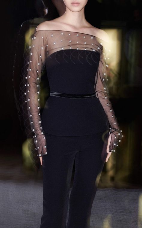 Winter Gala Dress, Elegant Pearl-embellished Gala Dresses, Moda Operandi 2023 Dresses, Schiaparelli Fall Winter 2022/2023, Schiaparelli Couture Fall 2022, Black Dress Moda Operandi, Chic Evening Dress, Crepe Top, فستان سهرة