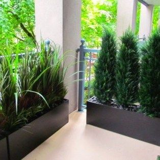 Beautiful yet functional privacy fence planter boxes ideas 17 Apartment Deck, Privacy Planter, Condo Balcony, Balcony Privacy Screen, Patio Privacy Screen, Apartment Balcony Garden, Fence Planters, Balkon Decor, Balcony Privacy