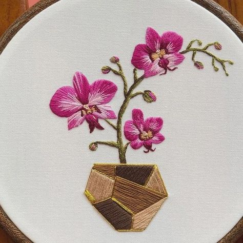 Orchid Embroidery, Hand Embroidery Patterns Free, Clothes Embroidery Diy, Diy Embroidery Patterns, Hand Embroidery Tutorial, Hand Embroidery Projects, Hand Embroidery Flowers, Embroidery Patterns Vintage, Embroidery Flowers Pattern