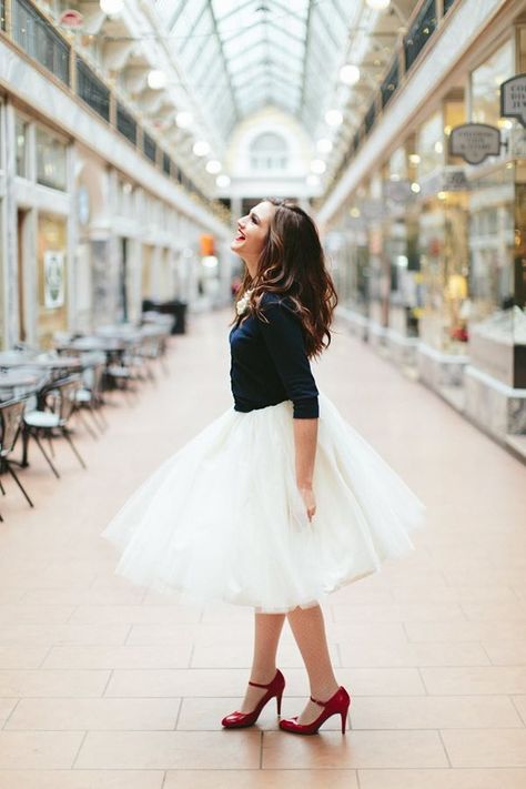 Janelle Putrich Photography ... Mall / shopping backdrop with vintage fashion Shopping Mall Photography, Shopping Mall Photoshoot, Shopping Mall Photo Ideas, Mall Photoshoot, Mall Photography, Street Shoot, Mall Shopping, Brand Shoot, Summer Photoshoot