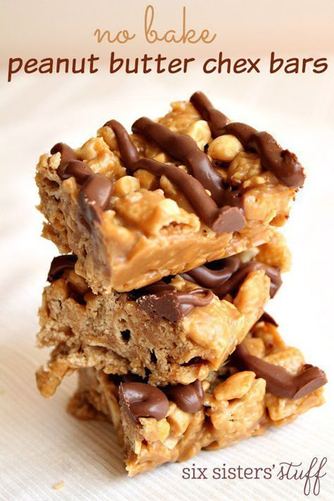 No Bake Peanut Butter Chex Bars | Six Sisters' Stuff These peanut butter chex bars are no bake!  You can have a delicious dessert in no time at all. #nobake #peanutbutterbars Chex Bars, Peanut Butter Chex, Chickpeas Recipes, Desserts Nutella, Smores Dessert, Dessert Oreo, Coconut Dessert, No Bake Peanut Butter, Six Sisters Stuff