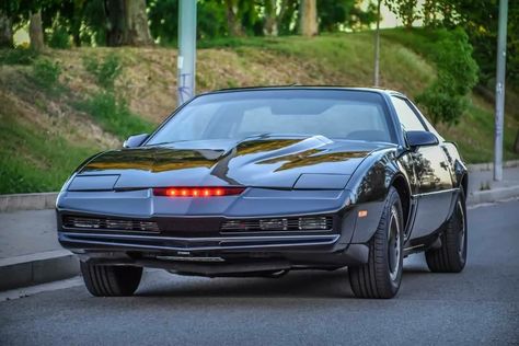 replica of Kitt from 1982-1986 tv series Knight Rider. Knight Rider Kitt, Kitt Knight Rider, 1980s Tv Shows, 80 Tv Shows, David Hasselhoff, Sci Fi Tv Shows, Movie Cars, Tv Cars, Range Rover Classic