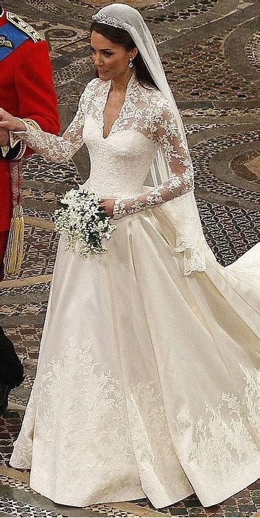 Catholic Wedding Dresses, Princess Diana Wedding Dress, Kate Middleton Wedding Dress, Diana Wedding Dress, Düşes Kate, Royal Wedding Gowns, Middleton Wedding, Princess Diana Wedding, Wedding Dress Buttons