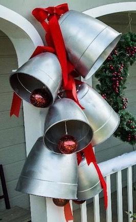 Porch Ornaments, Outside Christmas Decorations, Christmas Yard Decorations, Christmas Decorations Diy Outdoor, Christmas Outdoor, Christmas Yard, Outdoor Diy, Silver Bells, Diy Decorations