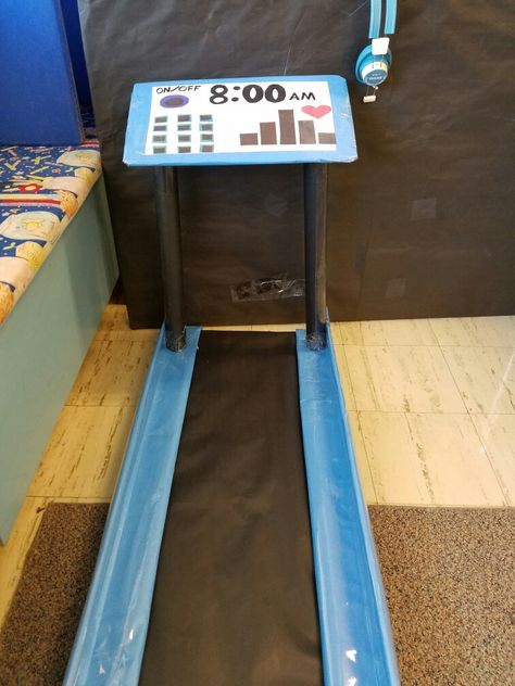 Home gym center at Pleasant View Preschool- treadmill out of cardboard. Prek Exercise Study, Exercise Unit For Preschool, Exercise Dramatic Play Preschool, Gym Dramatic Play Preschool, Preschool Exercise Theme, Exercise Theme Preschool, Exercise Study Preschool, Exercise Creative Curriculum Preschool, Gym Dramatic Play