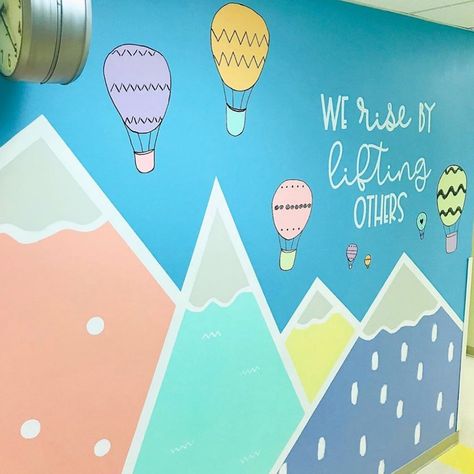 Classroom Murals Elementary, Classroom Walls Paint, School Wall Decoration, Fun Chalk Art, Office Mural, Sunday School Classroom, Instagram Wall, School Wall Art, Diy Wall Painting