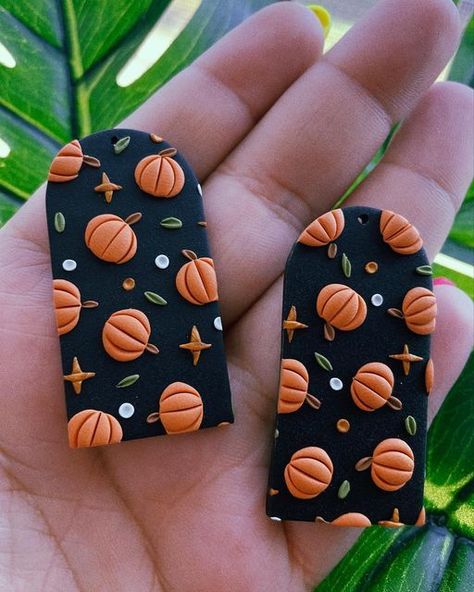 Polymer Clay Slabs Fall, Hocus Pocus Polymer Clay Earrings, Polymer Clay Halloween Ideas, Polymer Clay Earrings Halloween, Thanksgiving Clay Earrings, Autumn Polymer Clay Earrings, Polymer Clay Fall Earrings, Fall Polymer Clay Ideas, Polymer Clay Halloween Earrings