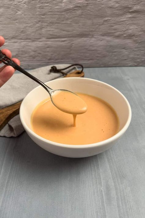 A hand holding up a spoon with smash burger sauce dripping into a bowl of the sauce. Smash Burger Sauce Recipe, Smash Burger Sauce, Burger Sauce Recipe, Burger Sauces Recipe, Homemade Sauce Recipes, Burger Sliders, Burger Sauce, Smash Burger, Homemade Sauce