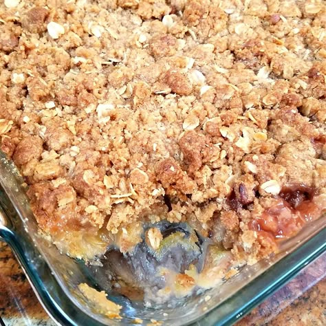 Rhubarb Crunch Rhubarb Crunch, Rhubarb Crumble Recipes, Rhubarb Recipes Crisp, Fruit Desserts Easy, Crunch Recipe, Strawberry Rhubarb Crisp, Rhubarb Desserts, Rhubarb Crisp, Rhubarb Crumble