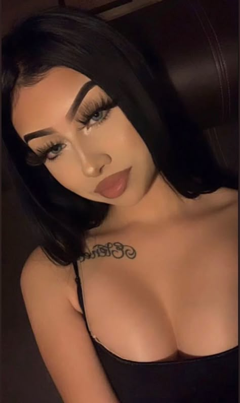 Instagram Baddie Makeup, Mexican Makeup, Latina Makeup Tutorial, Latina Makeup Looks, Latina Makeup, Selfie Photography, Mexican Girl, Cute Makeup Looks, Baddie Makeup