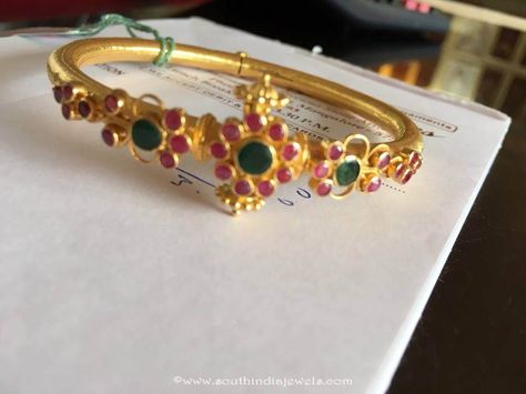 18 Grams gold ruby bangle from New Arun Jewllers Emerald Bangles Gold, Kankanalu Designs, Gold Kankanalu, Ruby Emerald Bangles, Gold Bangle Designs, Emerald Bangles, Kada Bangles, Temple Jewellery Earrings, Ruby Bangles