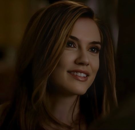 Jenna Sommers Icons, Jenna Tvd, Siphoner Aesthetic Tvd, Jenna Vampire Diaries, Sybil Vampire Diaries, The Vampire Diaries Face Claims, Sara Canning Vampire Diaries, Vampire Diaries Aesthetic Icons, Jenna Sommers