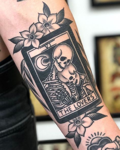 𝕿𝖗𝖆𝖉𝖎𝖙𝖎𝖔𝖓𝖆𝖑 𝖙𝖆𝖙𝖙𝖔𝖔 on Instagram: “Tattoo by: @giuseppe.messina . . .…” Traditional Tarot Cards, Trad Tattoos, Tarot Tattoo, Tarot Card Tattoo, Framed Tattoo, The Lovers Tarot Card, Tattoo Parlor, Skeleton Tattoos, Tattoos For Lovers