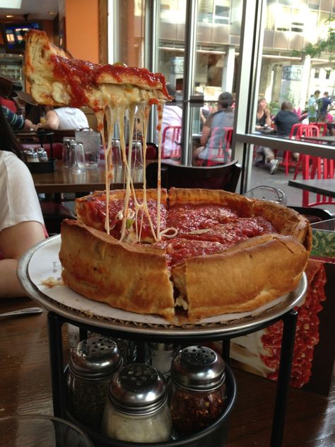 Being able to order while waiting for your table is clutch at this always-crowded venue Dip Dish Pizza, Chicago Deep Dish Pizza Restaurants, Chicago Style Deep Dish Pizza Recipe, Giordanos Pizza Chicago, Giordanos Pizza, Chicago Stuffed Pizza, Pizza Deep Dish, Chicago Deep Dish, Chicago Style Deep Dish Pizza