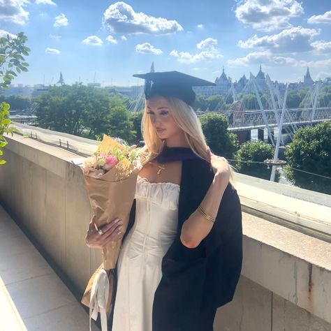 GraduATE 💋 (this is your reminder that you can achieve anything in life because once my high school English teacher told me I will never be able to speak English and move to a different country and look where I am today, anything is possible <3) . . . #graduation #graduate #ual #graduationinspo #gradfit Graduation graduate London uni outfit inspo English Degree Graduation Cap, London Graduation Photos, Uni Graduation Outfit, Uk Graduation, University Of Glasgow Graduation, Georgetown University Graduation, English Teacher Outfit, Uni Graduation, High School English Teacher