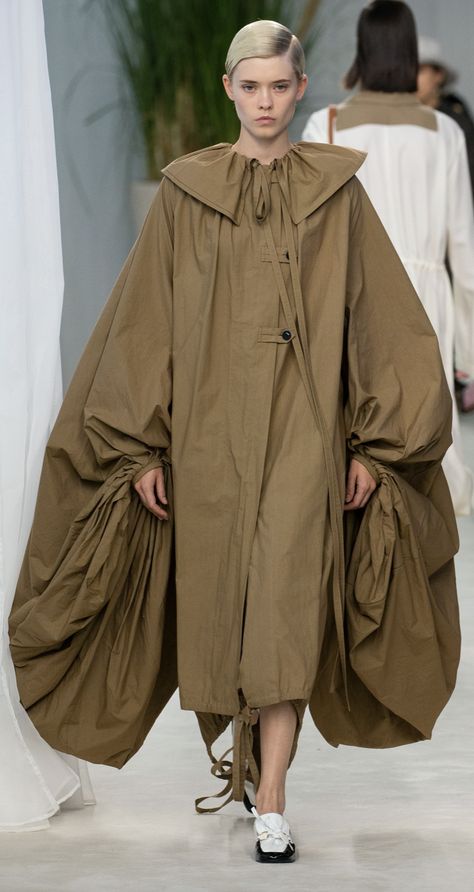 Marlene Hose, Fishtail Parka, Vogue Russia, Live Fashion, Mode Inspo, Fashion Show Collection, Fashion 2020, Frankenstein, Fashion Week Spring