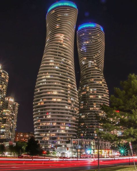 blogTO on Instagram: “Sauga nights 🌃 #Mississauga #Ontario #ExploreOntario #nightTO - 📸 @sahildaily” Mississauga Aesthetic, Canada Mississauga, Mississauga Ontario, Life Vision, Life Vision Board, Uni Life, Flashing Lights, Pretty Pics, Night Aesthetic