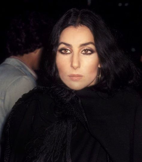 Cher Makeup, 70s Cher, Cher 60s, Young Cher, Cher 70s, Look Disco, Cher Outfits, Cher Photos, Disco Queen