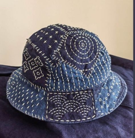 Bucket Hat Ideas, Patchwork Bucket Hat, Pola Topi, Boro Stitching, Sashiko Pattern, Japanese Patchwork, Sashiko Embroidery, Recycled Jeans, Hat Ideas