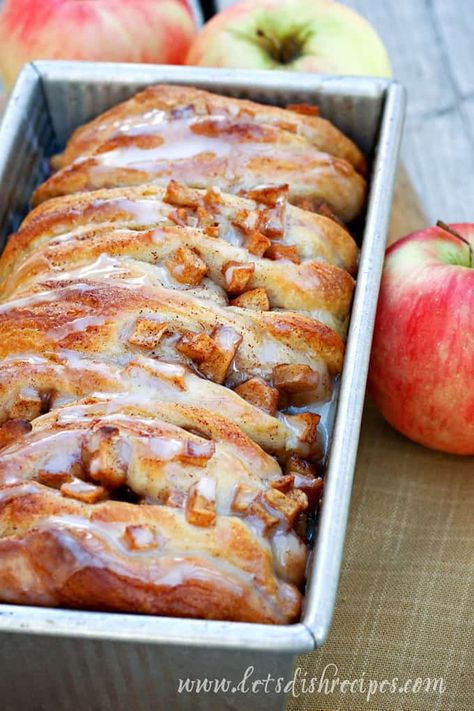 Tea Foods, Cinnamon Pull Apart, Cinnamon Pull Apart Bread, Bread Pull Apart Recipes, Fun Thanksgiving Desserts, Apple Fritter Bread, Apple Fritter, Loaf Cakes, Biscuit Dough