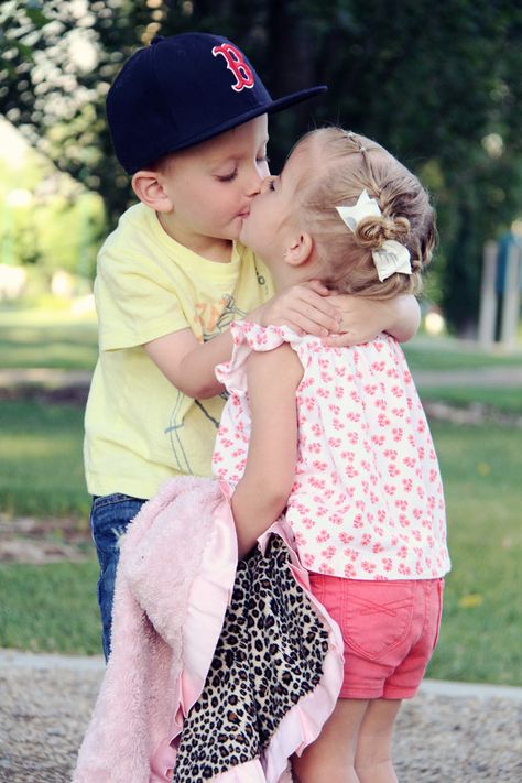 siblings Siblings Kissing, Kids Kissing, Boy And Girl Siblings, Siblings Meme Funny, Sister Memes Sibling, Toddler Kissing Pregnant Belly, Baby Kiss, Coral Shorts, Yellow Pants