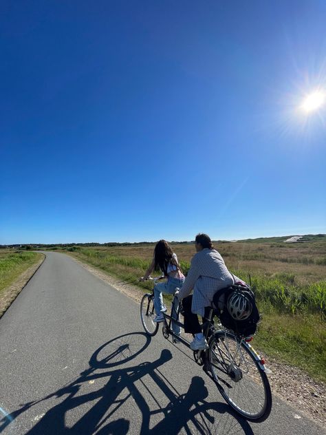 tandem, tandem biking with friends, good weather, summer biking, biking in summer, biking on tandem, tandem in summer Tandem Bike Aesthetic, Bike Date Aesthetic, Cycling Date, Biking With Friends, Biking Summer, Bike Summer, Bike Aesthetic, Tandem Bike, Bike Photography