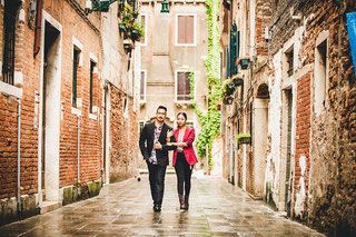 Couple photos in Venice - Wedding, engagement, elopement, proposal Photographer Carlo Bettuolo, Venice, Italy Venice Italy Couple, Photos In Venice, Magical Background, Vacation Photoshoot, Venice Photography, Venice Travel, Marriage Proposal, Marriage Proposals, Beautiful Couple