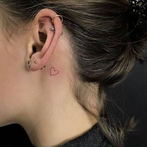 Heart Outline Tattoo, Tato Minimal, Tattoo Placements, Small Shoulder Tattoos, Ear Tattoos, Hamsa Tattoo, Shape Tattoo, Small Girl Tattoos, Tattoo Girls