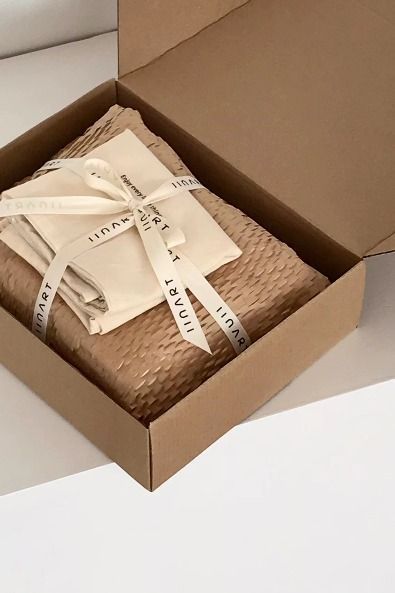 Kraft paper and Eco-friendly paper Kraft Box Packaging, Kraft Paper Packaging, Packaging Diy, Packaging Ideas Business, Kraft Paper Wrapping, Kraft Bag, Kraft Boxes, Packing Jewelry, Eco Friendly Paper