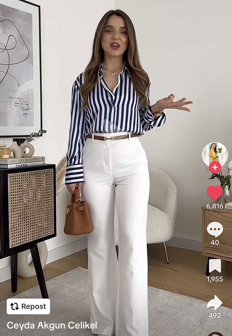 Feminine Classic Style, Outfit Semi Formal, Official Dress, Work Closet, White Bootcut Jeans, Outfit Office, Official Dresses, Semi Formal Outfits, Woman Pants