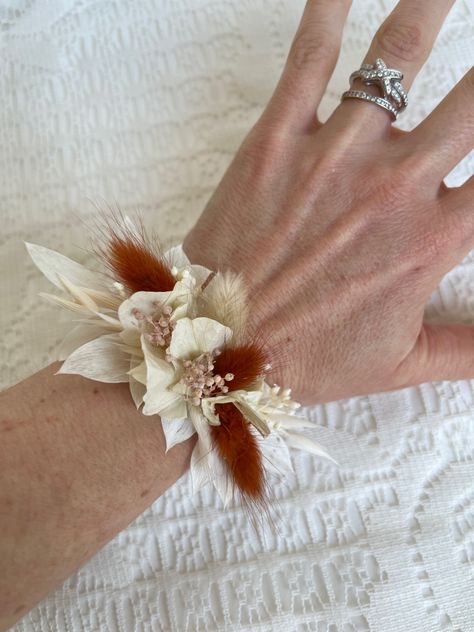 Dried Florals Wedding Table, Boutonniere Wedding Rustic, Wedding Dresses With Straps, Flower Corsage, Boutonniere Wedding, Boutonniere, Wedding Table, Floral Art, Sage Green