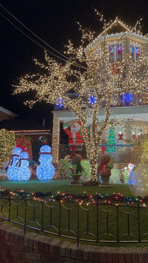 Holiday things to do NYC, Christmas lights NYC, Dyker Heights Holiday Christmas Lights Houses, Dyker Heights, Christmas Lights On House, Chrostmas Lights, Christmas In The Desert, Christmas Lights Show, Christmad Lights, Christmas Lights Aesthetic, Neighborhood Christmas Lights