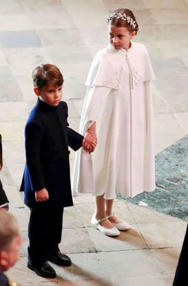 9) Princess Charlotte Held Her Little Brother's Hand Princ Harry, Düşes Kate, Herzogin Von Cambridge, Princesa Charlotte, Coronation Dress, Carole Middleton, Prins William, Prins Harry, Prince Louis