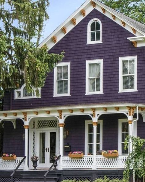 Unusual Exterior Paint Color Combos That Actually Look Really Great | Apartment Therapy Old House Exterior, Victorian House Colors, Paint Color Combos, Victorian Exterior, Purple House, Exterior Painting, Exterior Paint Color, Street House, Purple Home