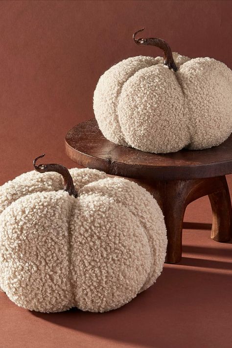 Wool Pumpkins, Fall Halloween Wedding, White Pumpkin Decor, Decorative Pumpkins, Crochet Throw Pattern, Pumpkin Decorations, Autumn Home Decor, Faux Pumpkins, Sherpa Fabric