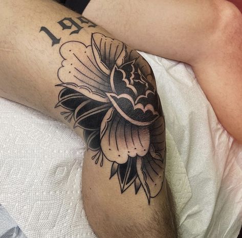 Traditional Tattoo Knee, 108 Tattoo, Petunia Tattoo, Black And White Flower Tattoo, Tatuaje Cover Up, Tato Tradisional, Knee Tattoos, Cardinal Tattoos, Traditional Tattoo Flowers