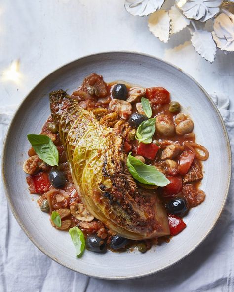 Vegan cabbage cacciatore - delicious. magazine Italian Stew, Vegan Cabbage, Cacciatore Recipes, Chicken Cacciatore Recipe, Vegan Bolognese, Butternut Squash Risotto, Savoy Cabbage, Delicious Magazine, Fall Cooking