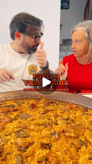 Toni Carceller on Instagram: "Cocinando 🍳 una auténtica Paella Valenciana 🥘 con mi madre ❤️.   Descubre cómo traer un pedazo de Valencia a tu mesa con esta receta tradicional, perfecta para reuniones familiares. 🌟  👩‍🍳 Ingredientes:  	•	Pollo 🐔: 1 	•	Medio conejo 🐇 	•	Judía verde: 500g 🌱 	•	Garrofón: 250g 	•	Pimentón dulce 🌶️ 	•	Tomate triturado: al gusto 🍅 	•	Agua 💧 	•	Arroz 🍚: 1kg 	•	Un poquito de romero 🌿 	•	Aceite de oliva 🫒  🔥 Prepara tu paella, reúne a la familia y sigue nuestros pasos para disfrutar de este plato lleno de sabor y tradición. ¡Vamos a cocinar!  #paella #paellalovers #paellatime #arroz #PaellaValenciana #CocinaConMamá #RecetasTradicionales  #FamiliaYComida #AmorPorLaCocina 🍽️✨" Paella Valenciana, Paella Recipe, Valencia, Rice, On Instagram