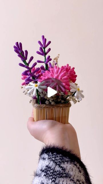 Khoroshenko Anastasiia on Instagram: "Making a bouquet of flowers using cotton buds 🌺🌸🌹

#artideas #artidea #diy #craft #easyideas #decor #diycrafts #diyhomedecor" Earbud Flower Craft, Earbuds Flowers, Earbud Craft, Cotton Buds Craft, Earbuds Diy, Making A Bouquet, Diy Flower Pots, A Bouquet Of Flowers, Finger Print