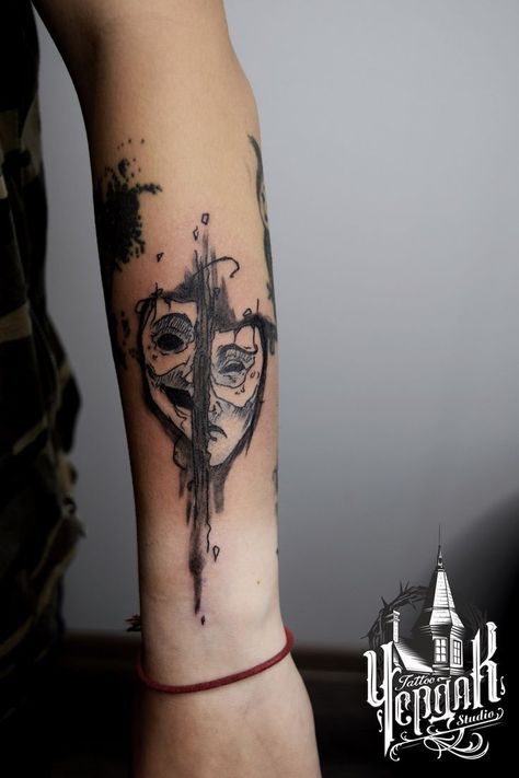 Mask Tattoos, Tatuagem Masculina Pequena, Sketch Style Tattoos, Tattoo On Forearm, Forarm Tattoos, Gemini Tattoo, Scary Tattoos, Mask Tattoo, Geniale Tattoos