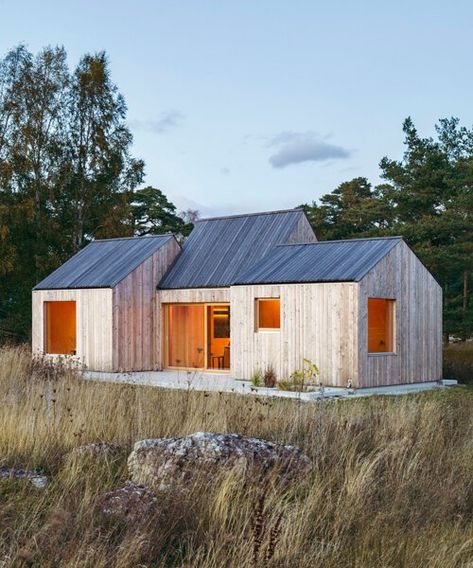 Chalet Modern, Skylight Design, Field House, Swedish House, Small Farmhouse, Design Fields, Timber House, Wooden House, Architecture Photo