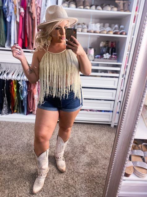 Fringe Shirt Outfit Country, Fringe Shirt Outfit, Style Outfits Plus Size, Plus Size Nashville Outfits, Concert Outfits Plus Size, Plus Size Country Outfits, Outfit With Kimono, Plus Size Country Concert Outfit, Plus Size Western Outfits Woman