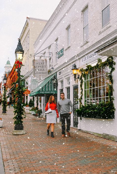 The Most Festive Main Streets of Connecticut During Christmas - Christmas in New England - The Coastal Confidence by Aubrey Yandow - holiday style by @j.mclaughlin Nantucket Winter, Vermont Winter, New England Christmas, Maine Winter, England Lifestyle, Mystic Connecticut, Nantucket Massachusetts, England Winter, Winter Cape