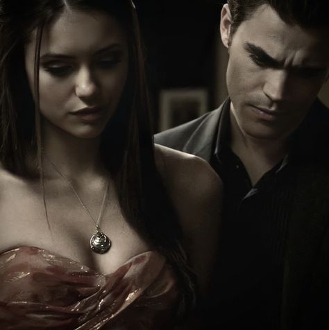 Stelena Matching Pfps, Harriet Core, Stelena Tvd Aesthetic, Fire Astethic, Stelena Tvd, Vampire Diaries Books, Graveyard Girl, Tvd Aesthetic, Vampire Diaries Fashion