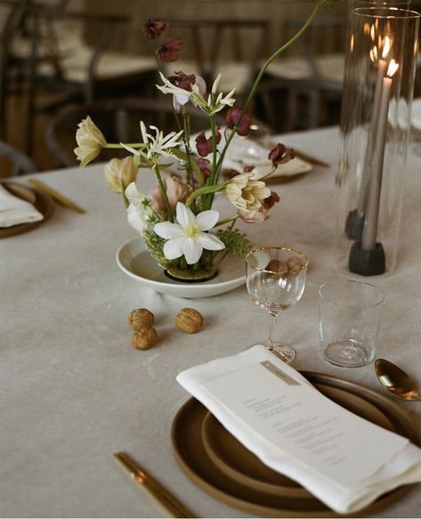 Moody Tablescape, Bud Vases Wedding, Earthy Wedding, Jewel Tone Wedding, Wedding Tablescape, Dark Wedding, Restaurant Wedding, Wedding Vases, Neutral Wedding