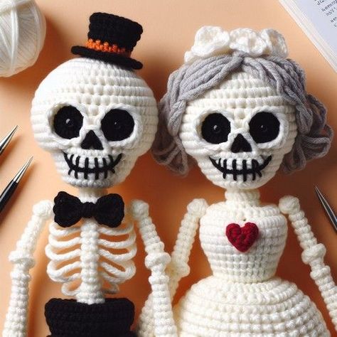 Crochet Mr. & Mrs. Skeleton Idea Crochet toys free #crochettoysfree #crochet #crochettoy #crochettoys 4.325 Crocheted Skulls Free Patterns, Crochet Coffin Pattern Free, Coffin Pattern, Spooky Crochet, Crochet Skull Patterns, Decor Things, Crochet Skull, Crochet Toys Free, Crochet Halloween