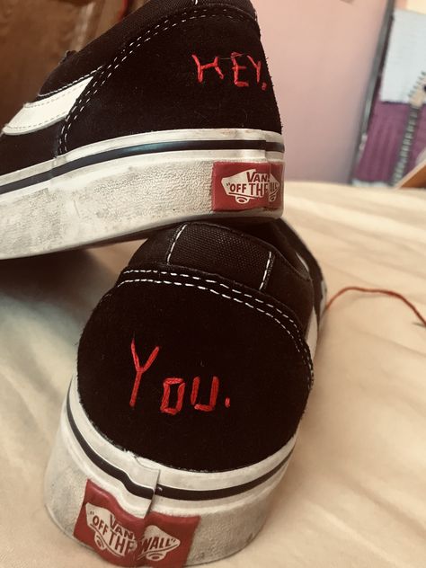 Embroidery On Vans, Vans Custom Ideas, Vans Embroidery, Sneaker Embroidery, 5sos Concert Outfit, Embroidered Vans, 5sos Concert, Grey Vans, Painted Jacket